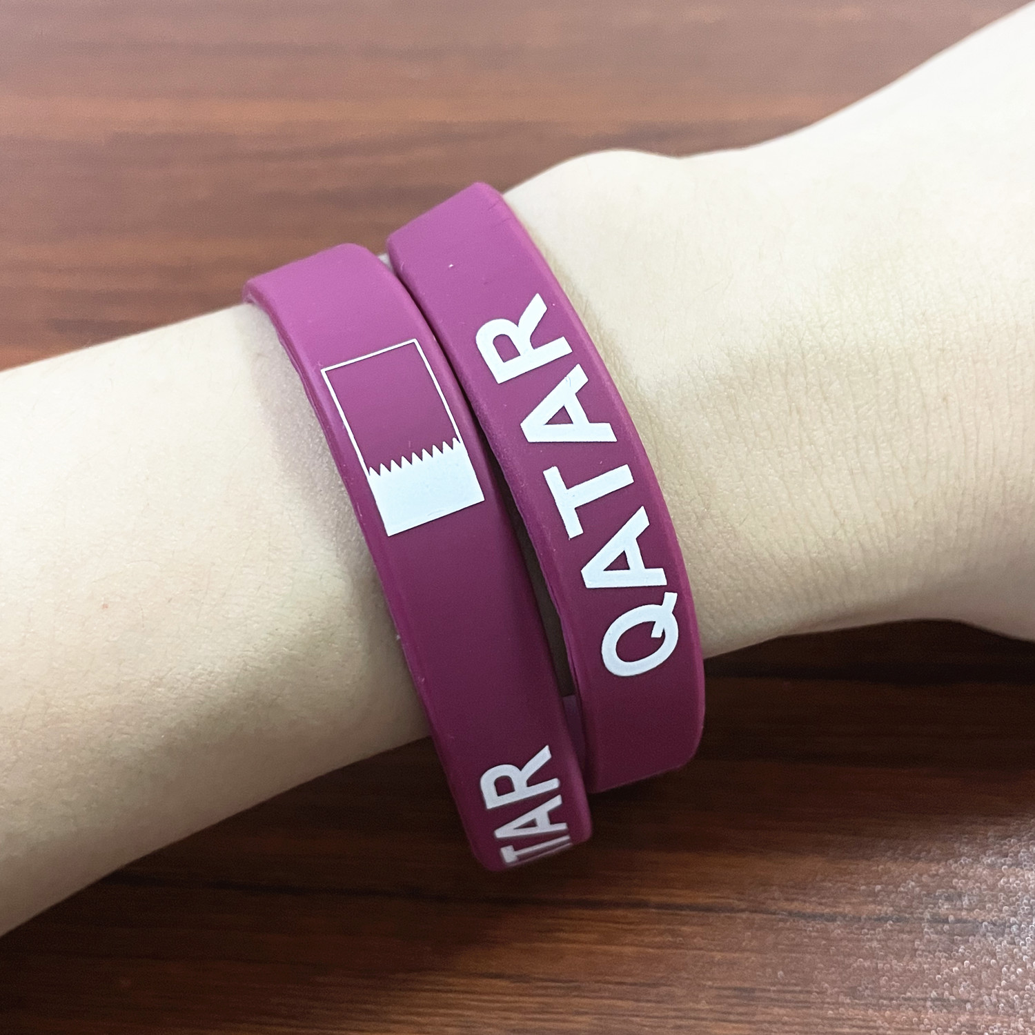 2pcs Qatar Flag Silicone Brace - Men Accessories Qatar ulasan dan harga