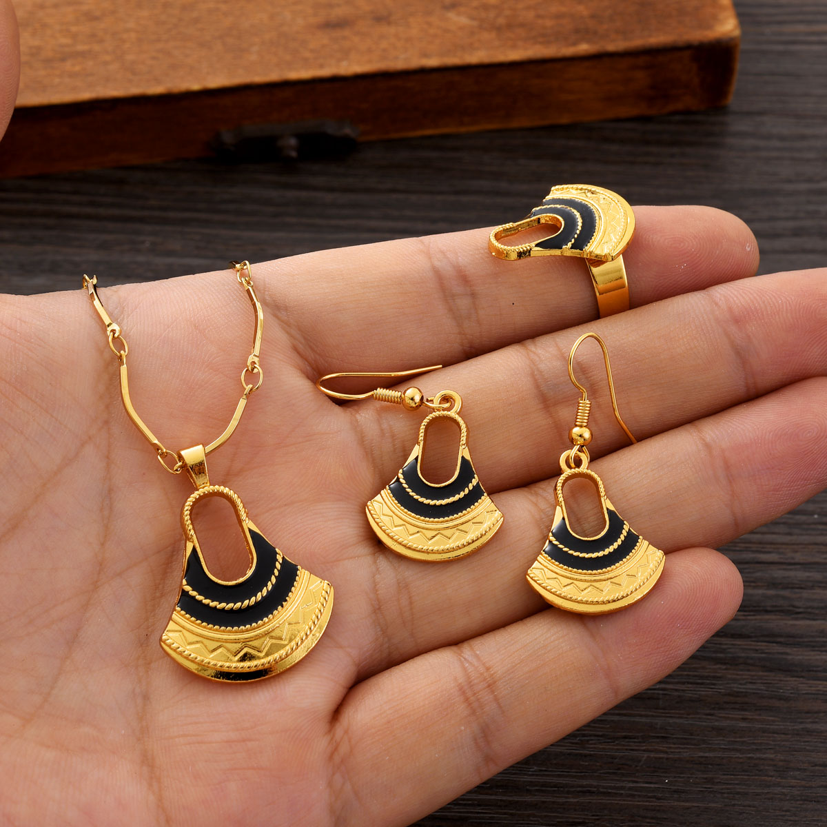 Fashion PNG Gold Color Jewelry - Men Accessories India ulasan dan harga
